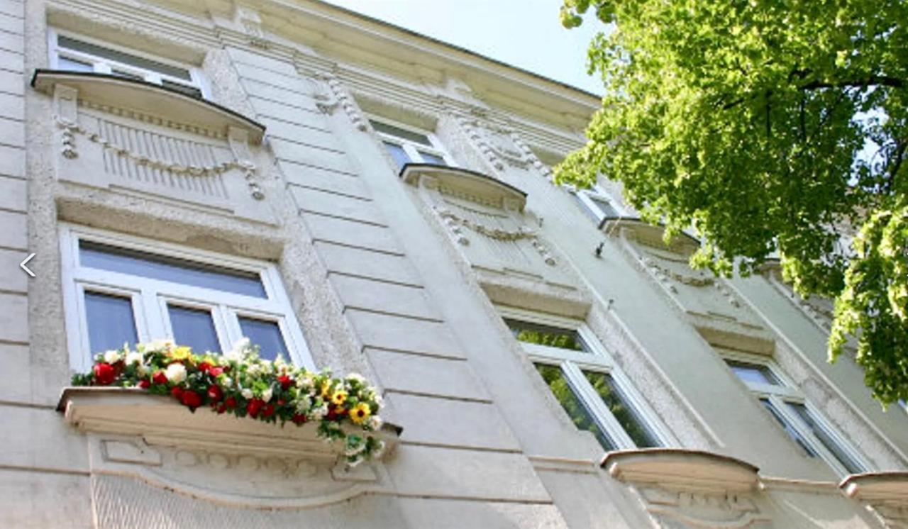 Suite Apartment Jedlesee Vienna Esterno foto